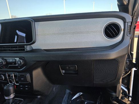 Used 2025 Jeep Wrangler Sport image 29