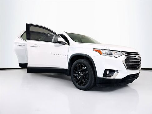 Used 2021 Chevrolet Traverse LT FWD image 22