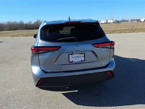 Used 2021 Toyota Highlander XLE image 8