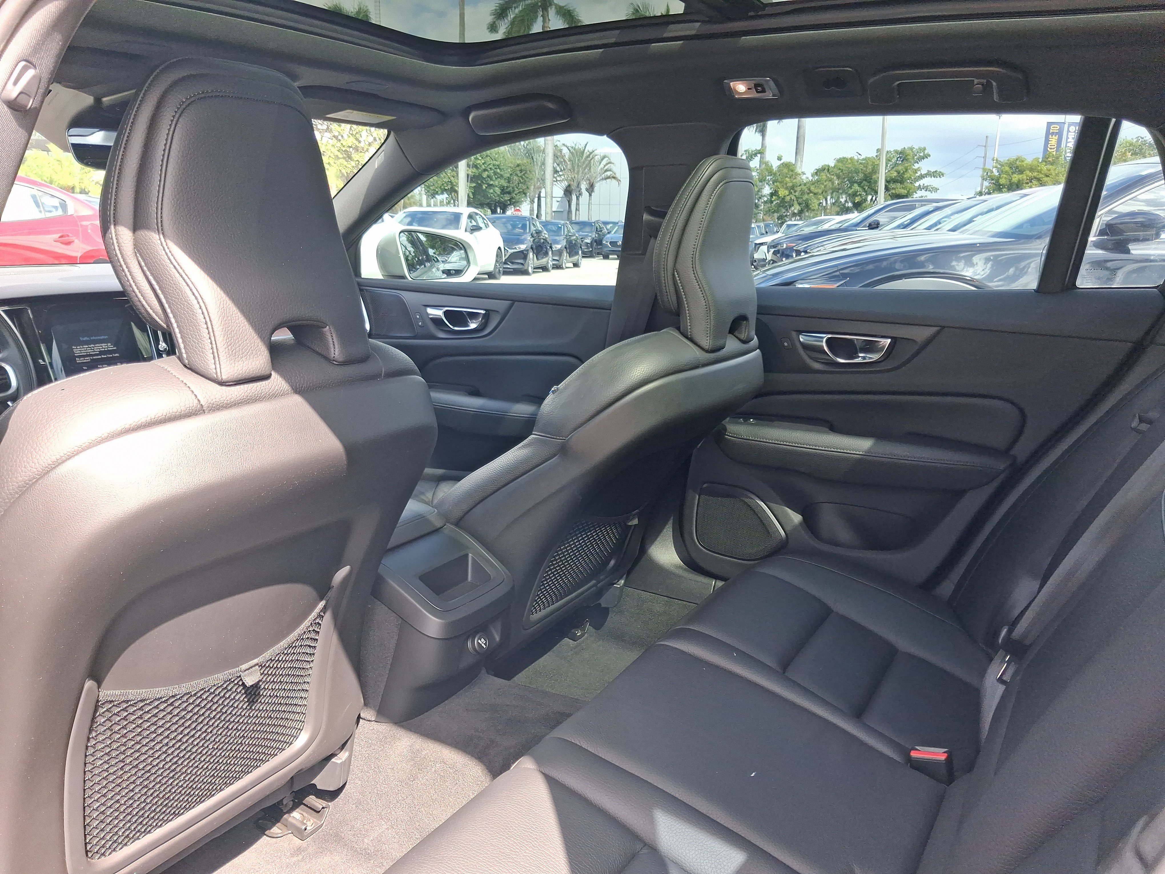 Used 2020 Volvo V60 T5 Momentum FWD image 7