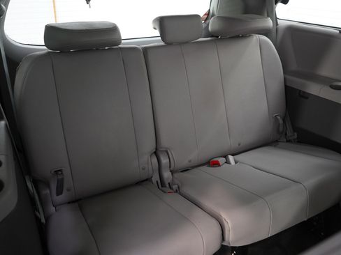 Used 2015 Toyota Sienna XLE image 14