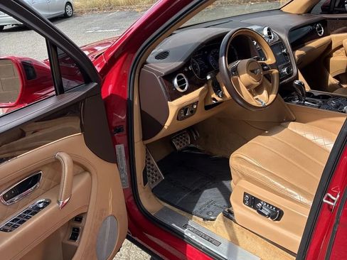 Used 2017 Bentley Bentayga AWD/4WD image 12
