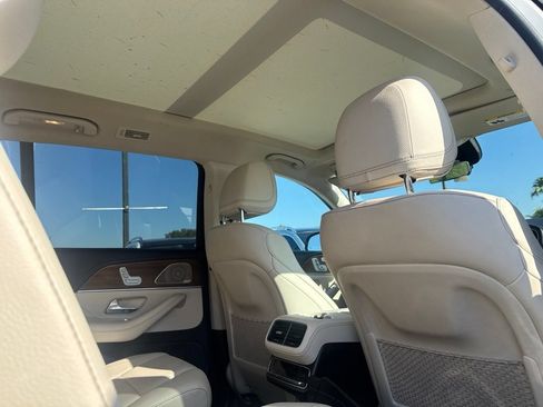 Used 2023 Mercedes-Benz GLS 450 4MATIC image 9