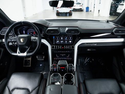 Used 2020 Lamborghini Urus AWD/4WD image 10