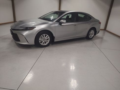 Used 2026 Toyota Camry LE w/ Convenience Package AWD/4WD image 4