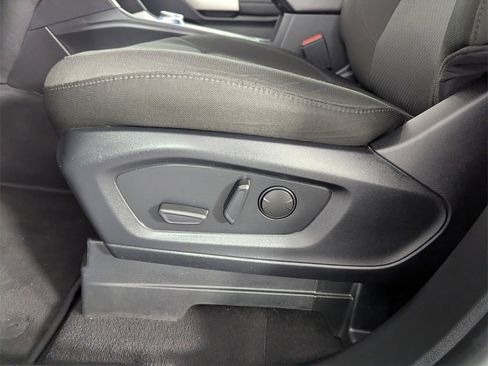 Used 2024 Ford Explorer XLT image 13