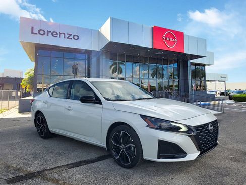 New 2025 Nissan Altima 2.5 SR image 3