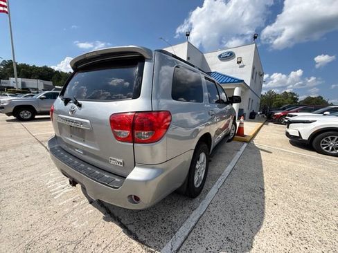 Used 2017 Toyota Sequoia SR5 AWD/4WD image 25