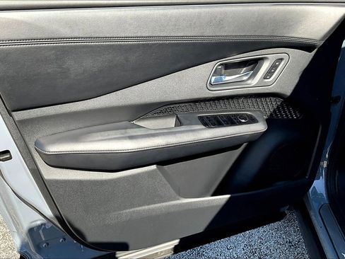 Used 2023 Nissan Ariya AWD image 22