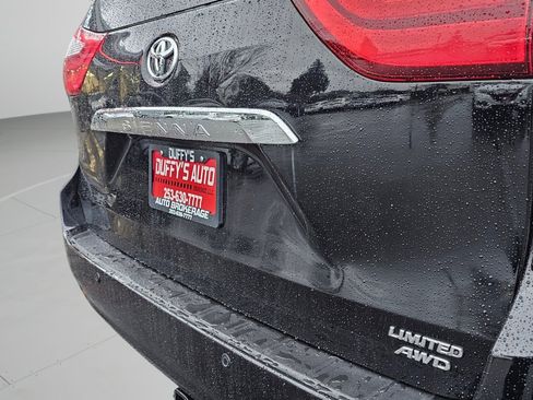 Used 2017 Toyota Sienna Limited Premium image 30