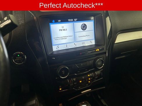 Used 2017 Ford Explorer XLT w/ Equipment Group 202A image 3