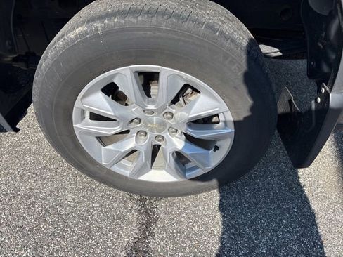 Used 2020 Chevrolet Silverado 1500 Custom w/ Custom Value Package image 4