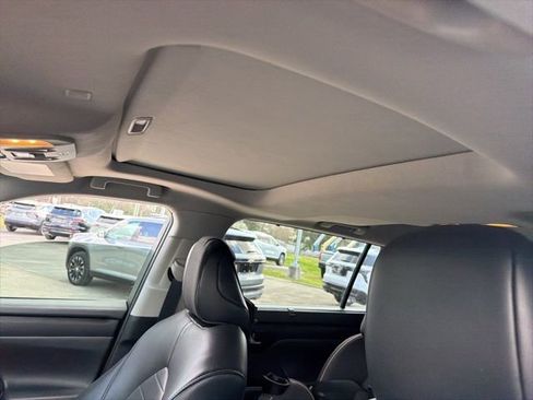 Used 2021 Toyota Highlander XLE image 12