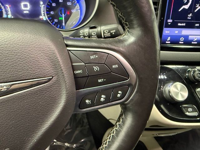Used 2022 Chrysler Pacifica Touring-L FWD image 17