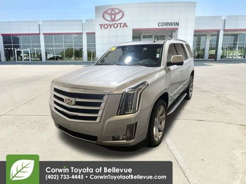 Used 2016 Cadillac Escalade Luxury image 4