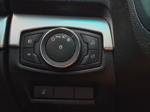 Used 2016 Ford Explorer XLT w/ Equipment Group 202A AWD/4WD image 14