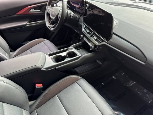 Used 2024 Chevrolet Equinox EV RS FWD image 19