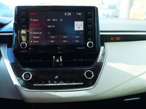 Used 2022 Toyota Corolla LE image 49