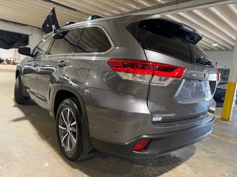 Used 2018 Toyota Highlander XLE AWD/4WD image 3