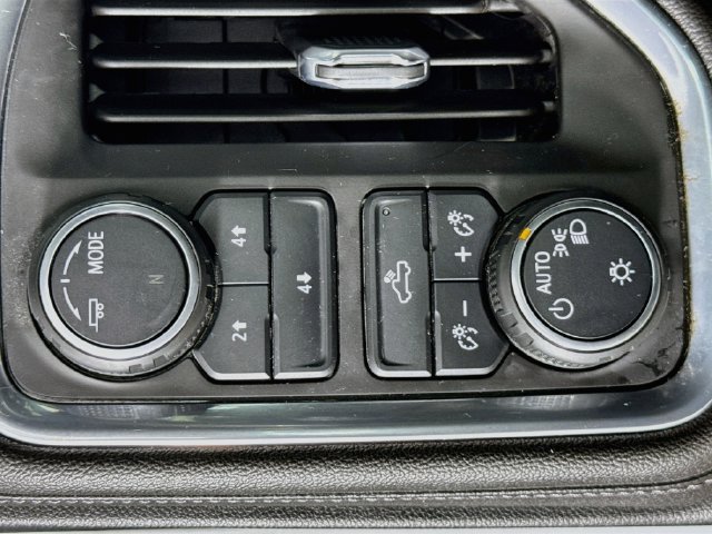 Used 2023 Chevrolet Silverado 2500 LT AWD/4WD image 13