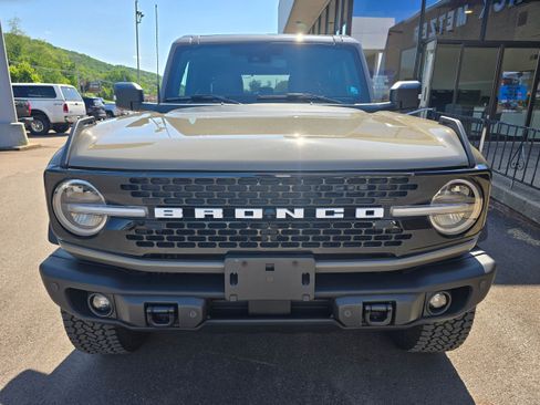 Used 2025 Ford Bronco Badlands AWD/4WD image 2