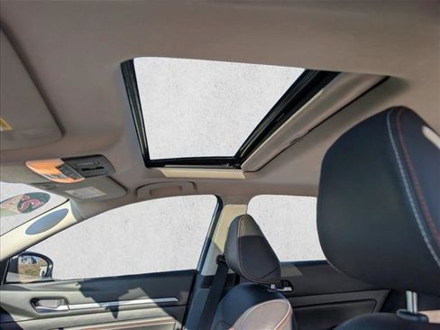 Used 2023 Nissan Altima 2.5 SR w/ SR Premium Package image 16