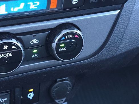 Used 2018 Toyota Tacoma TRD Off-Road image 28