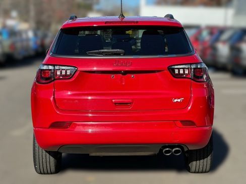 Certified 2022 Jeep Compass Limited image 4