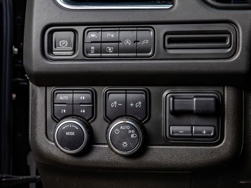 Used 2022 Chevrolet Tahoe RST w/ Luxury Package image 17