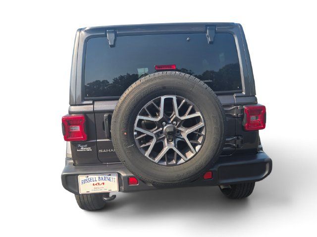 Used 2025 Jeep Wrangler Unlimited Sahara AWD/4WD image 19