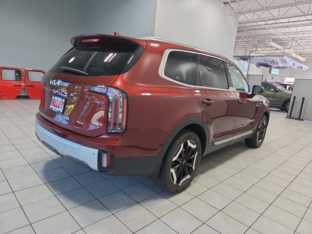 Used 2023 Kia Telluride AWD image 11