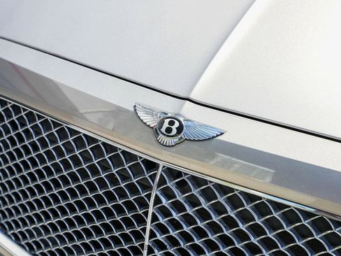 Used 2017 Bentley Bentayga image 64
