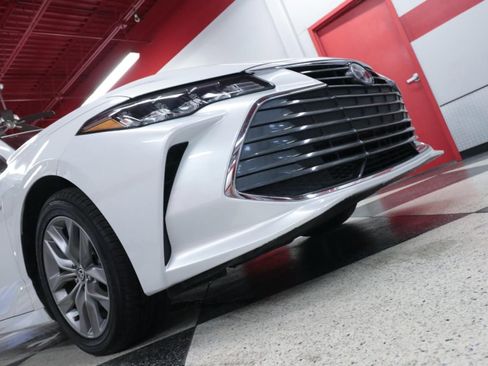 Used 2021 Toyota Avalon XLE w/ Moonroof Package image 33