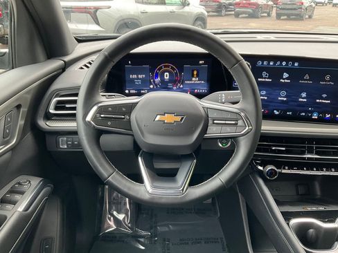 Used 2025 Chevrolet Traverse LT AWD/4WD image 4
