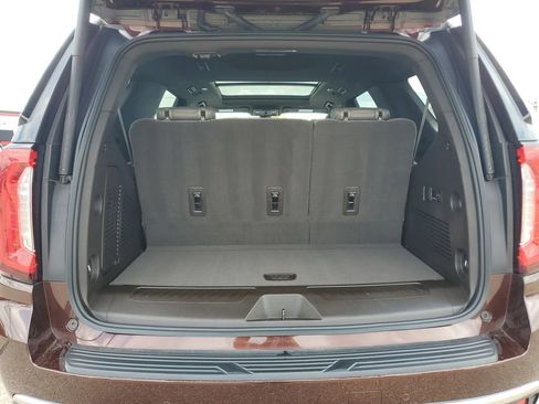 Used 2022 GMC Yukon SLT w/ SLT Luxury Package AWD/4WD image 8