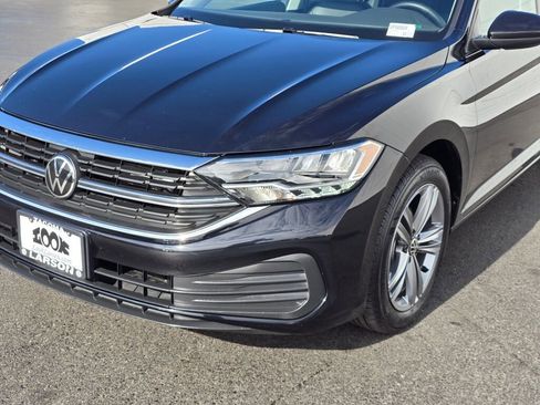 Used 2024 Volkswagen Jetta SE image 11