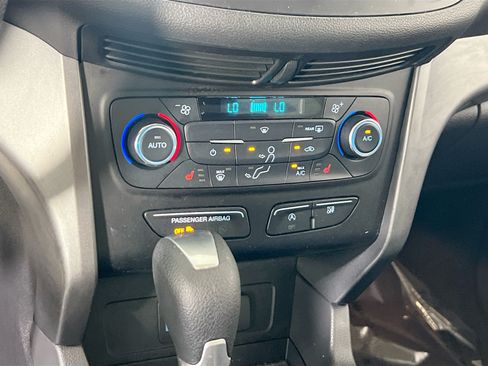 Used 2017 Ford Escape SE w/ SE Cold Weather Package AWD/4WD image 15