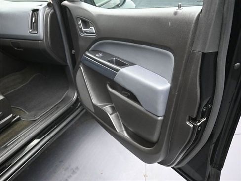 Used 2017 Chevrolet Colorado Z71 image 34