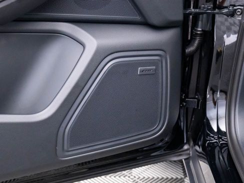 Certified 2025 Porsche Macan AWD/4WD image 15