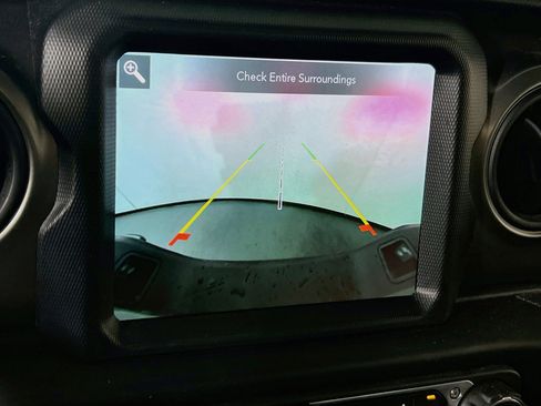 Used 2023 Jeep Gladiator Willys image 14