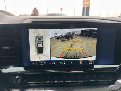 Used 2025 Chevrolet Silverado 1500 ZR2 w/ Technology Package image 13