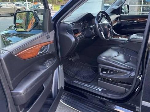 Used 2018 Cadillac Escalade Luxury AWD/4WD image 14