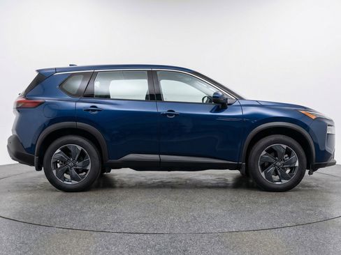 Used 2025 Nissan Rogue SV FWD image 11