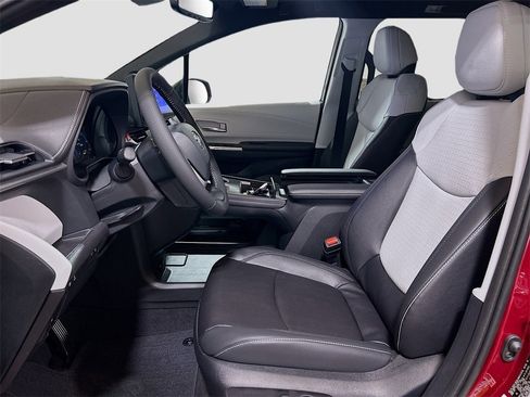 New 2026 Toyota Sienna XSE image 19