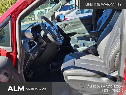 New 2026 Chrysler Pacifica Select FWD image 6