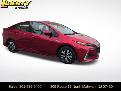 Used 2017 Toyota Prius Prime Premium image 1