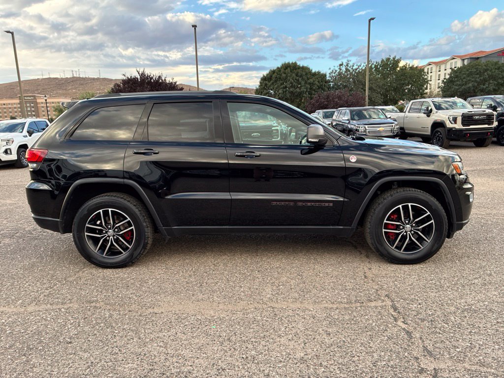 Used 2018 Jeep Grand Cherokee Trailhawk AWD/4WD image 4