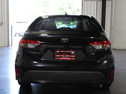 Used 2020 Toyota Corolla LE FWD image 4