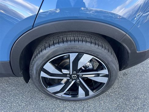 Certified 2024 Volvo XC40 B5 Plus w/ Protection Package Premier image 11
