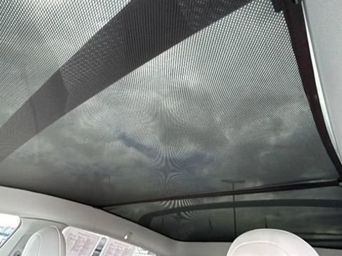 Used 2021 Tesla Model Y Long Range image 22